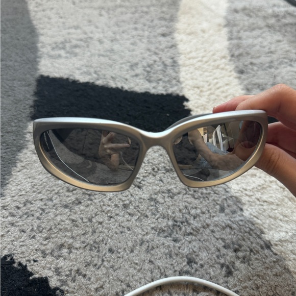 Silver wrap around sunglasses. Plastic frames - Picture 1 of 3